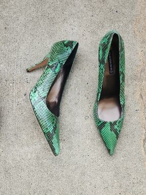 Claudia Ciuti Green Snakeskin Pointed Toe Pumps